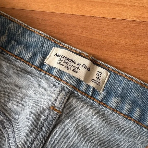 Abercrombie Ultra High Rise 90s Straight Jean - Picture 5 of 5